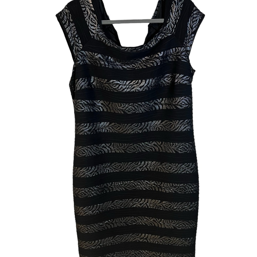 A Frank Lyman Design  dress in size 18